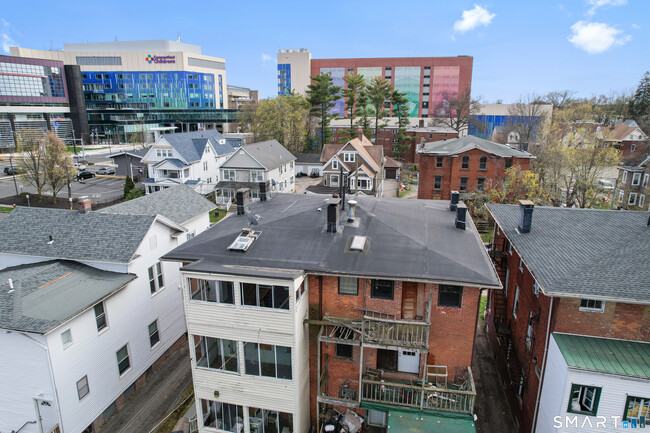 Building Photo - 24 Madison St