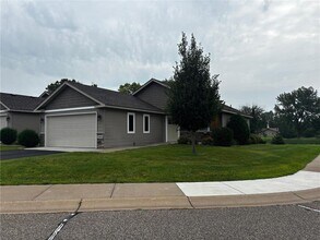 Building Photo - 4001 Iris Ct