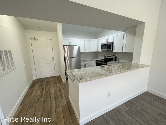 Building Photo - 2 br, 1 bath House - 8284 Key Royal Cir #1333