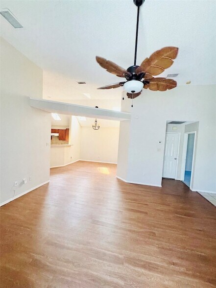 Foto del edificio - 932 Winchester Ln