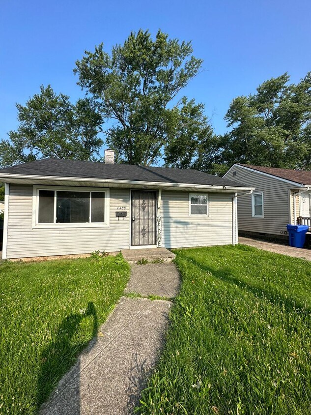 Foto principal - West Side Single-Family 2-Bed - AVAILABLE ...