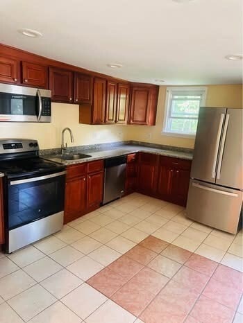 Foto del edificio - 733 Pleasant St