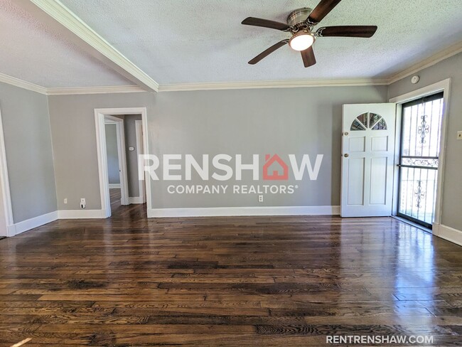 Building Photo - Text the Leasing Team at 901-820-4367 to S...