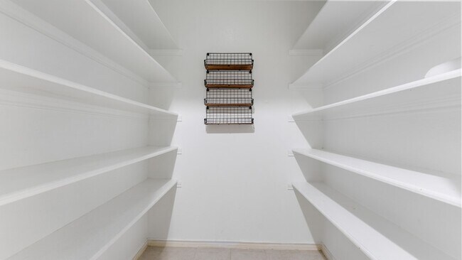 Building Photo - 525 Mustang Ridge Dr