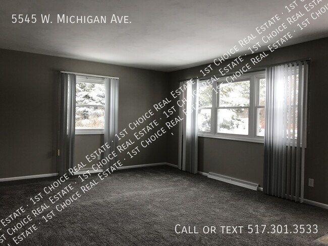 Building Photo - Well Maintained 3-BDR 1-BTH Duplex in West...