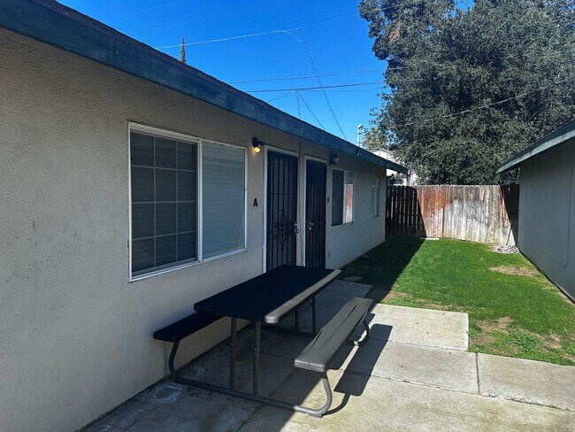 Foto del edificio - 306 Woodrow Ave