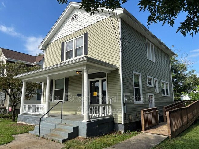 Foto del edificio - 11169 Maple St
