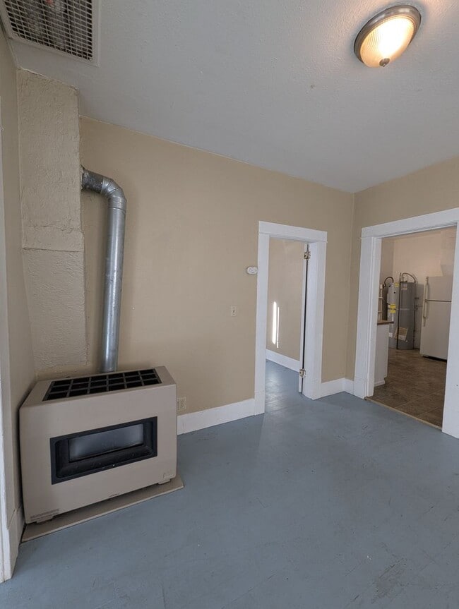 Building Photo - $1,000 Grocery Store Gift Card! 4 Bedroom,...