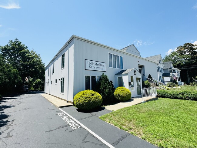 Building Photo - 425 Montauk Ave