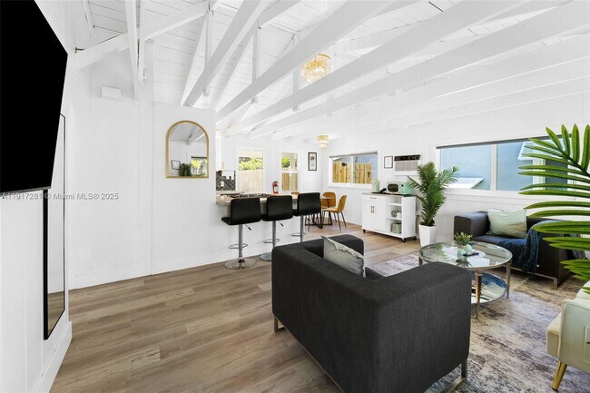 Foto del edificio - 1464 NE 24th St