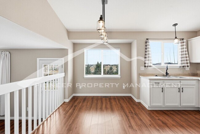 Foto del edificio - Spacious Home with Central AC and Washer/Dryer