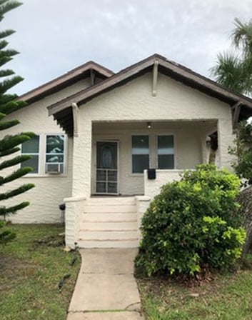 Fachada de una casa de 4 habitaciones - 506 Silver Beach Ave