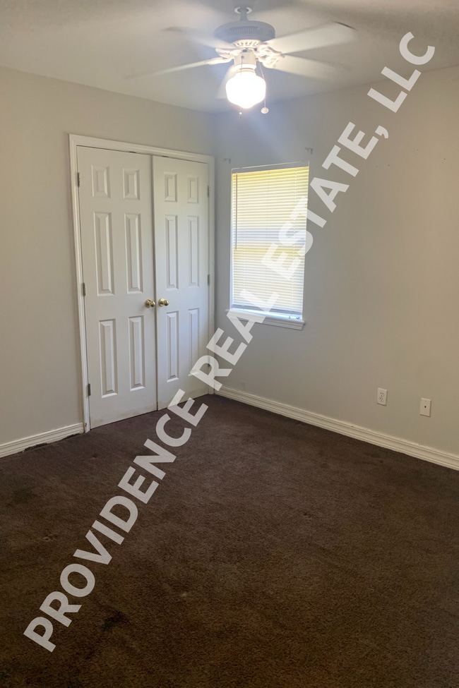 Building Photo - 3210 Sutton Dr