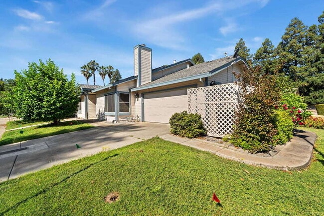 Building Photo - 5740 Laguna Park Dr
