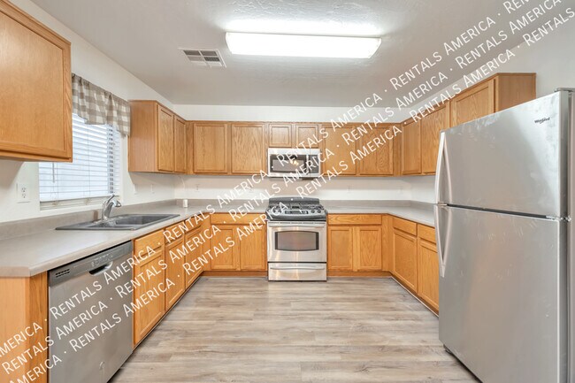 Foto del edificio - LARGE 5BD 3BA HOME IN SAN TAN. VALLEY!