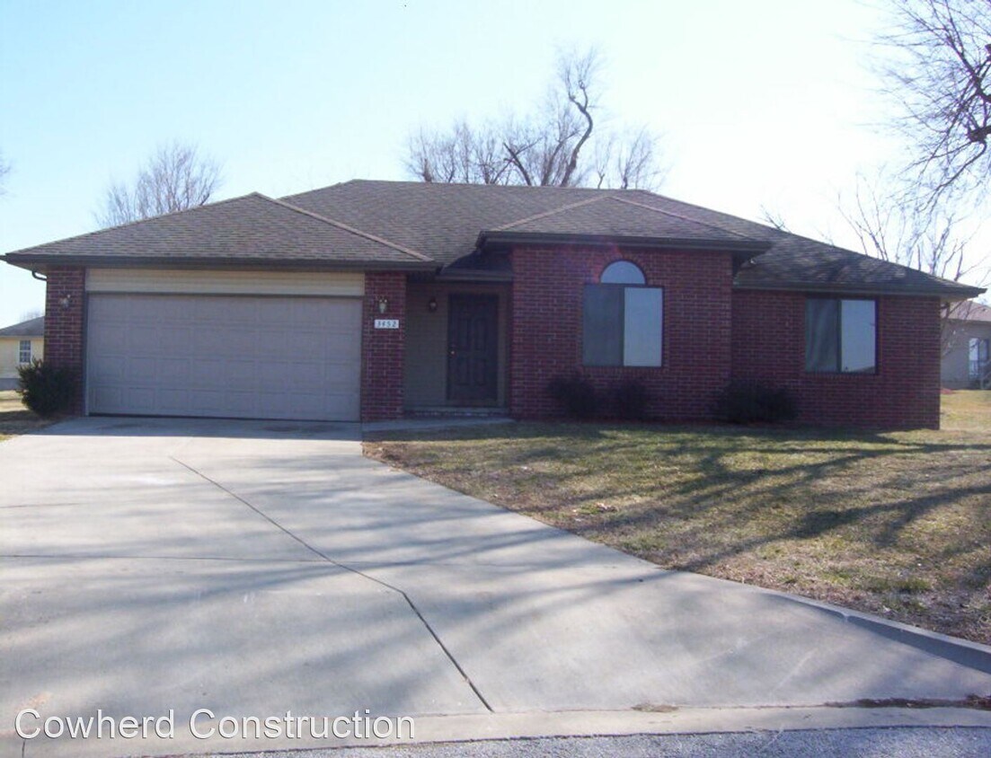 3 br, 2 bath House 3452 S Leawood House Rental in Springfield, MO
