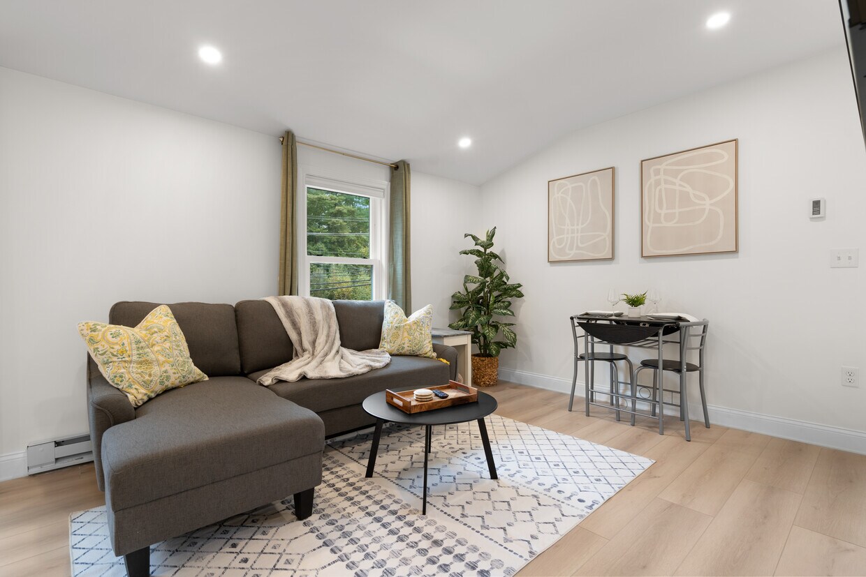 Foto del edificio - 361 W Pleasant St