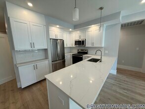 Building Photo - 124 Kenrick St