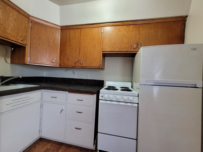 Foto del edificio - 107 E 2nd St