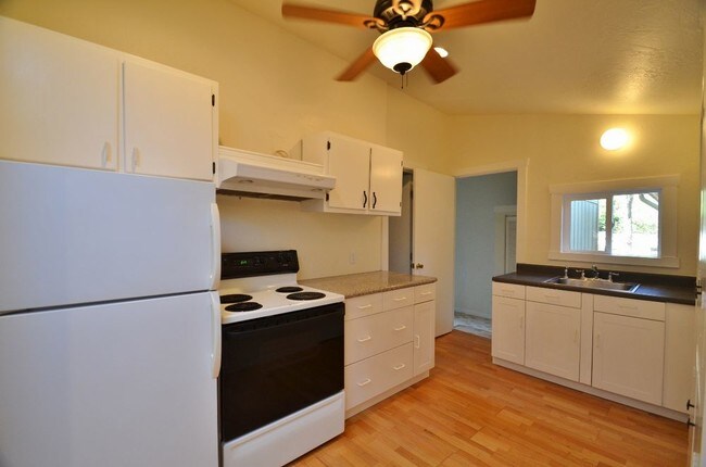 Building Photo - Charming San Geronimo Cottage