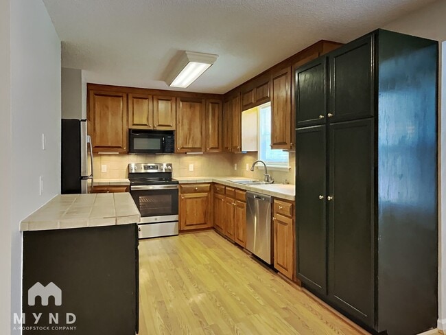Building Photo - 4017 Rockside Hills Dr