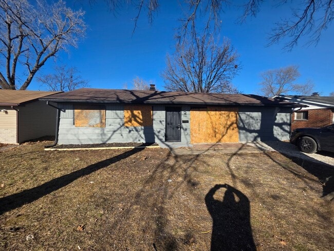 Foto del edificio - 1735 Parklane Dr