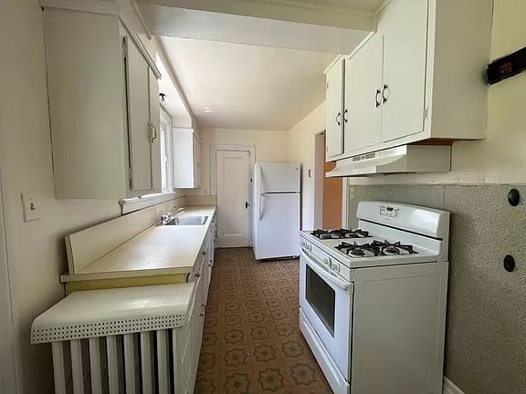 Primary Photo - Sweet Home