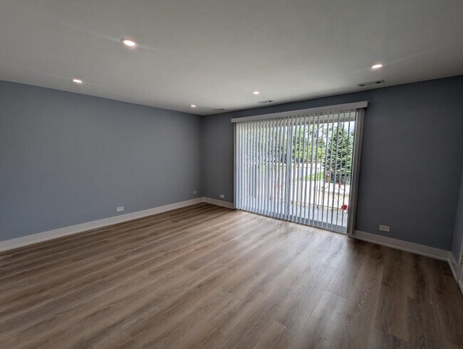 Foto del edificio - 8143 Marion Dr