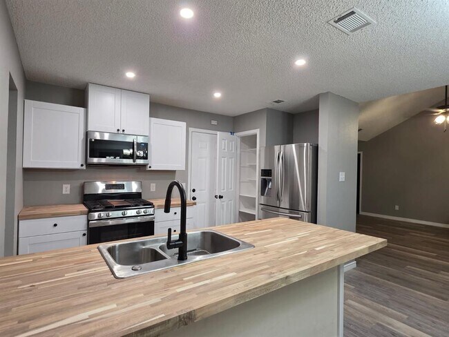 Foto del edificio - 1806 Maplelawn St