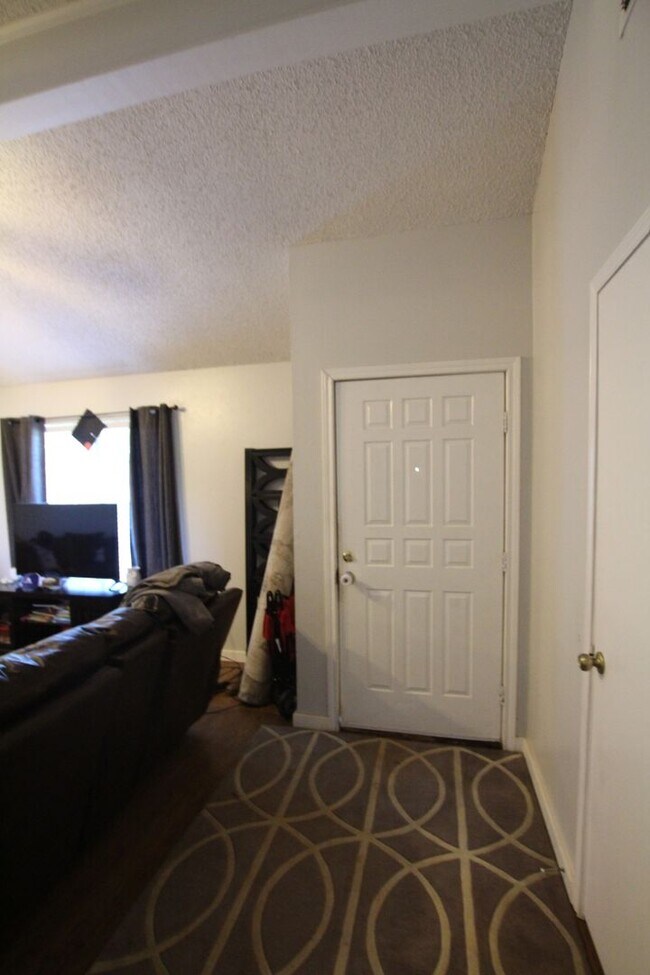 Foto del edificio - Barbara St 201