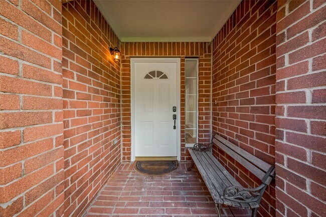 Foto del edificio - 3223 Candlepine Dr