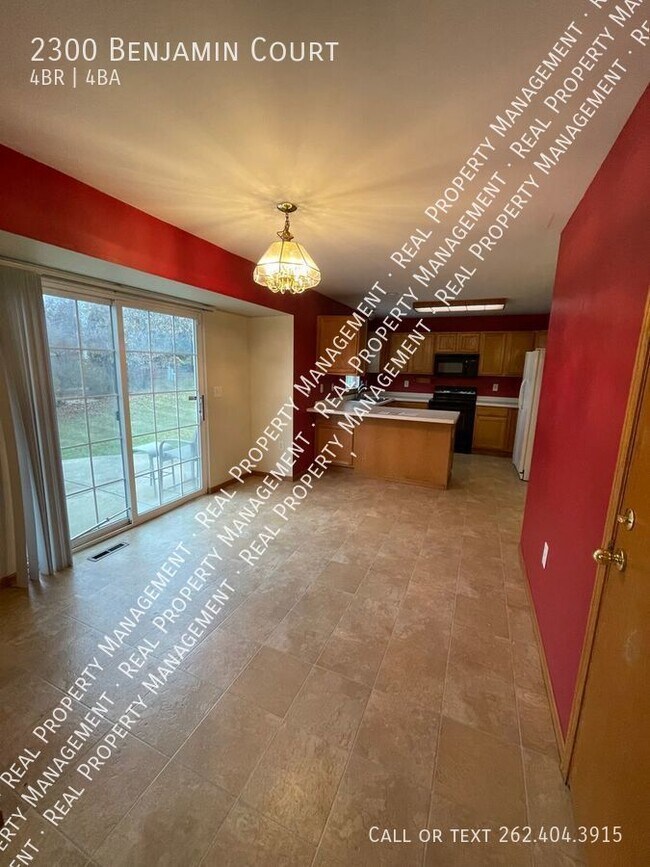 Building Photo - Beautiful Waukesha Single Family Home!