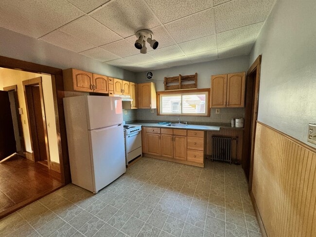 Building Photo - 243 Highland Ave