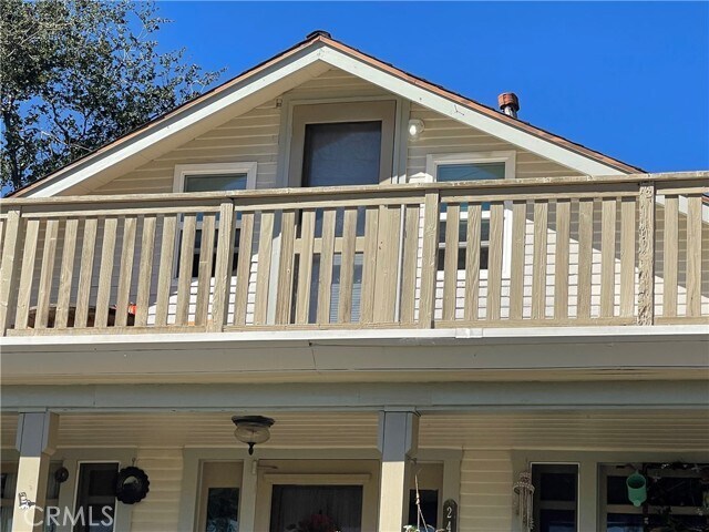 Building Photo - 2477 Vista Dr