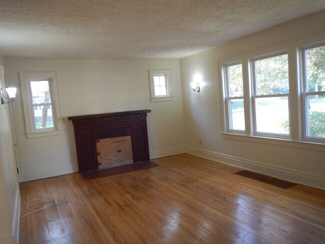 Building Photo - 400 Harvard Pl