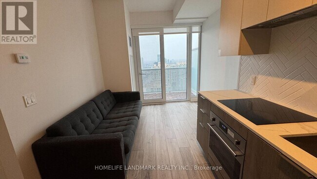 Photo du bâtiment - 15 Holmes Ave