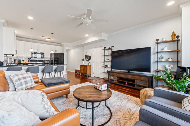 Foto del edificio - 6641 W Belmont Ave
