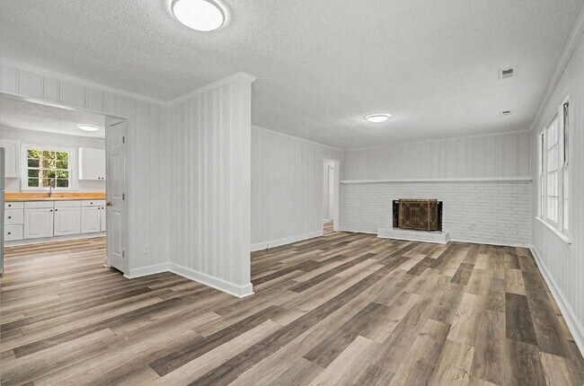 Building Photo - Ranch Home on Private lot in Chapel Hill