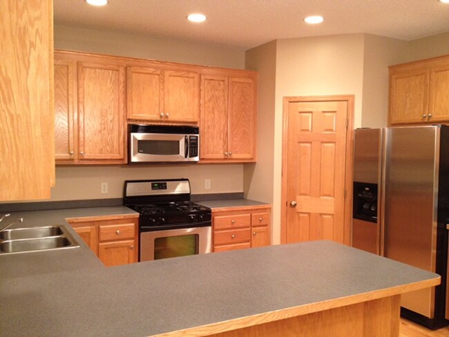 Building Photo - Spacious 2-Story in Woodbury*4 Bed/3 Bath*...
