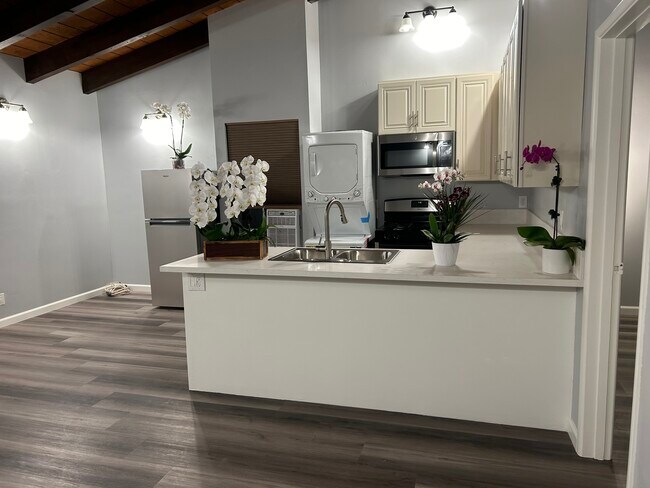 Open Floor Plan - 1551 Yale St