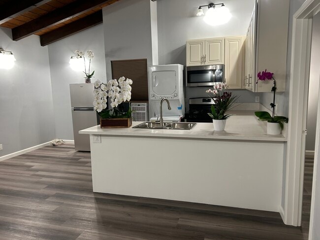 Open Floor Plan - 1551 Yale St