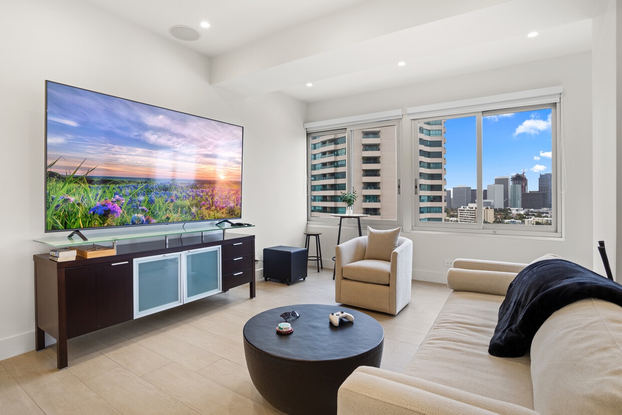 Foto principal - 10501 Wilshire Blvd