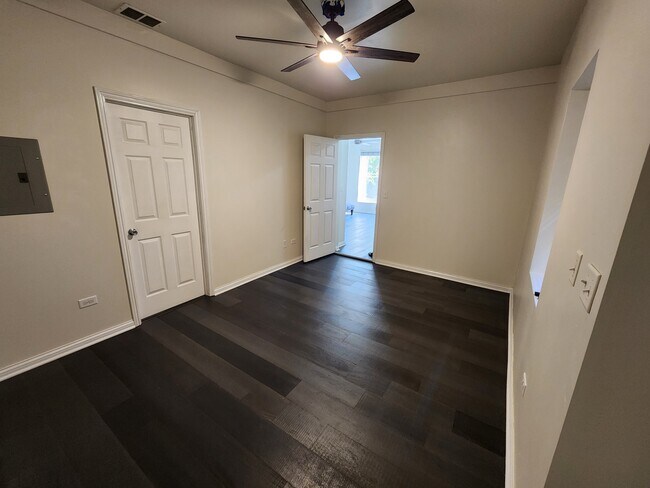 Dormitorio - 1828 S Peoria St