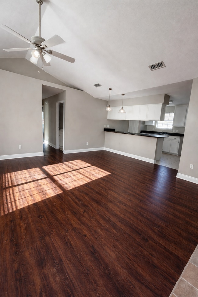 Foto del edificio - Great 3 Bedroom / 2 Bath home in a wonderful NW neighborhood!