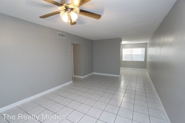 Building Photo - 2 br, 1 bath House - 825 N Primrose Dr #105
