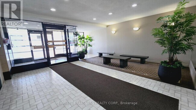 Photo du bâtiment - 2825-2825 Islington Ave