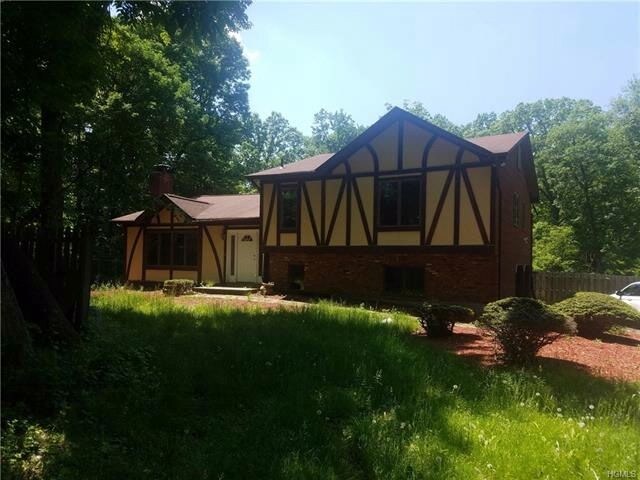 Primary Photo - 284 Quaker Rd