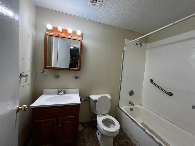 Building Photo - Towne Estates