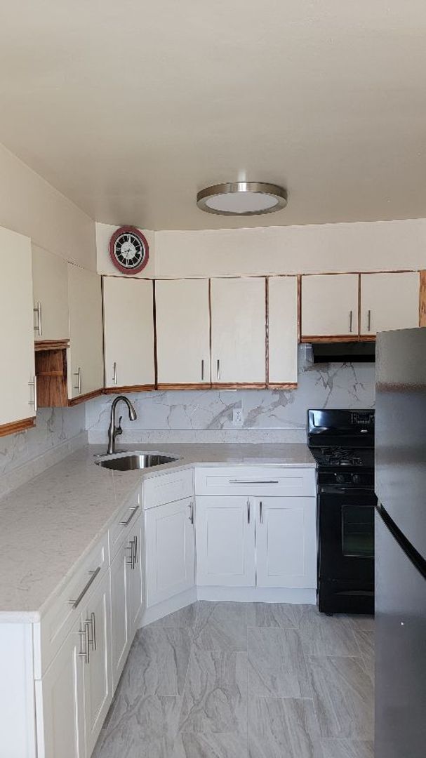 Foto del edificio - 7703 Woolston Ave