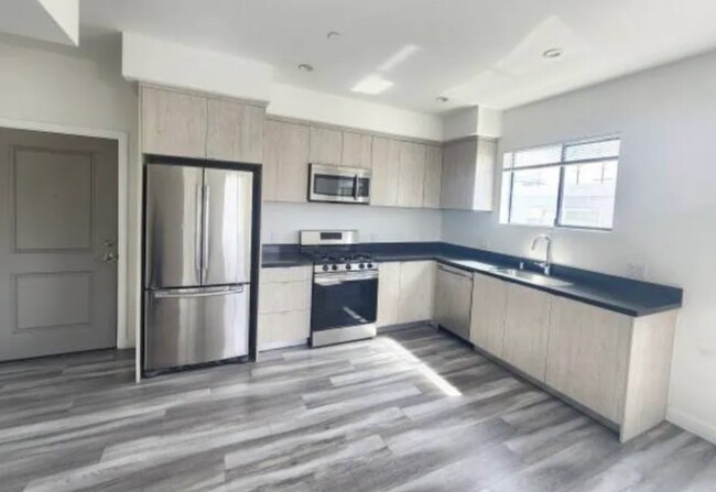 Foto del edificio - 6824 Ben Ave